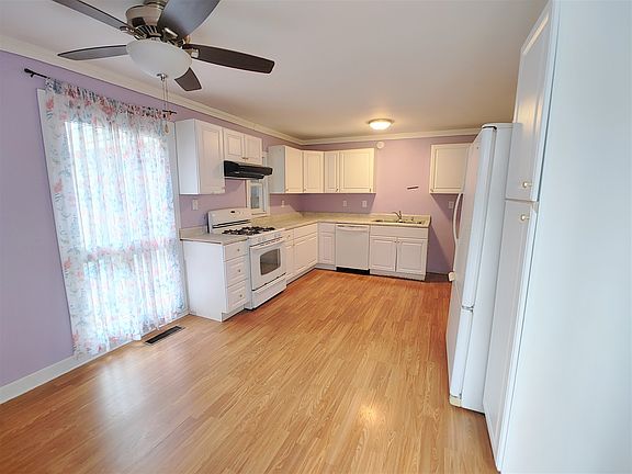 5th image of 101 Birch St