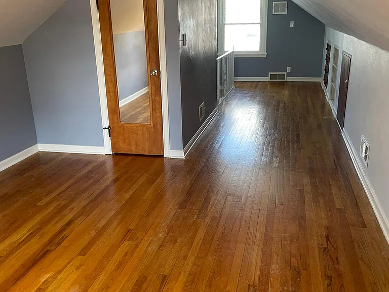 1519 Rockne Dr — Photo 10