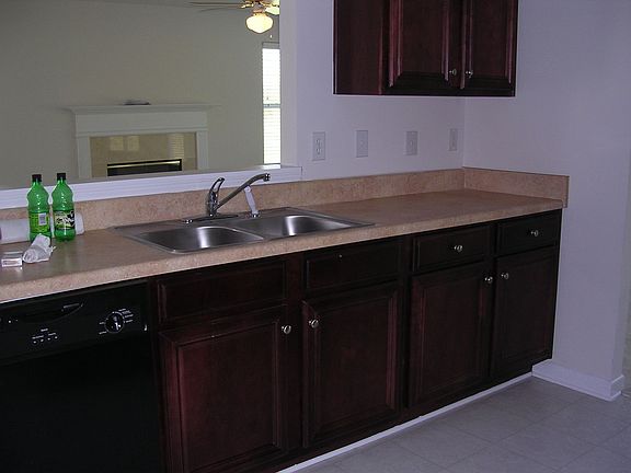 Kitchen overlooking livingroom