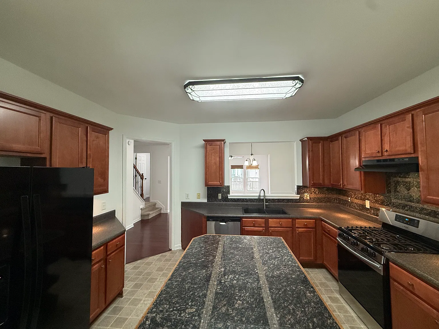 3939 Savannah Square St — Photo 2