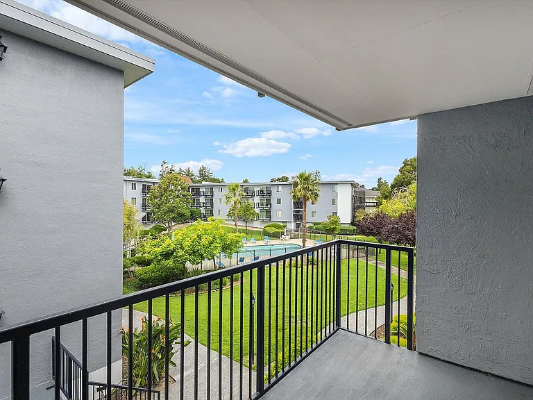 960 Shorepoint Ct #205 — Photo 18