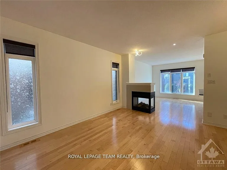 1189 Tischart Cres — Photo 6