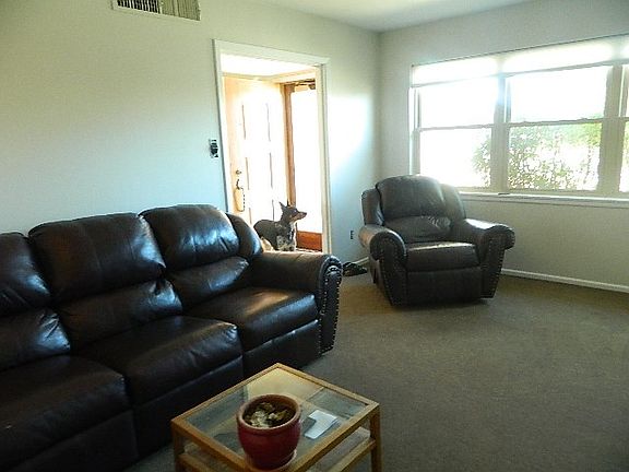 3rd image of 3878 Kenwood Dr