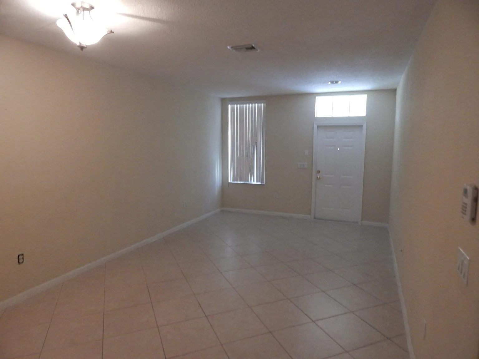 3 bed, 2.5 bath, 1670 sqft, $2,500 — Photo 2