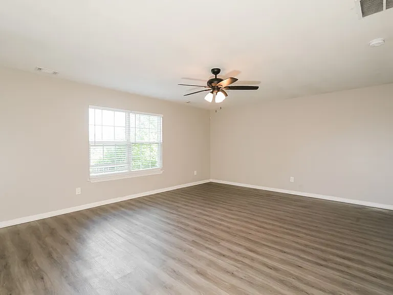 122 Village Pkwy — Photo 6