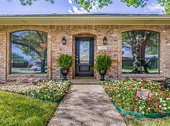 2nd image of 2301 Blue Cypress Dr