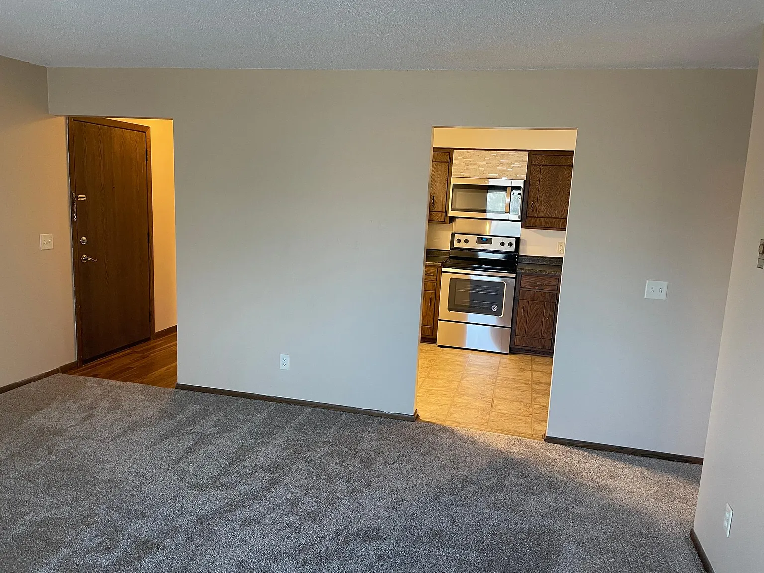 2 bed, 725 sqft, $1,050 — Photo 3