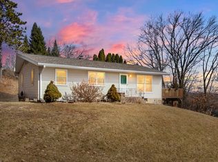 716 S 2nd St, La Crescent, MN 55947