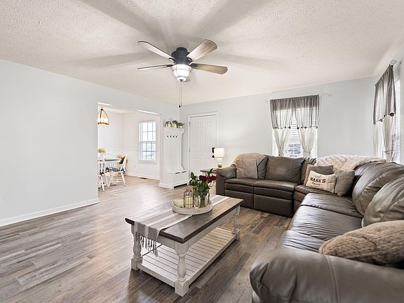 5th image of 104 Bridgeway Ct
