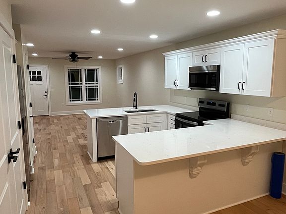 5th image of 498 Sycamore Dr