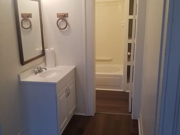 4th image of 711 Brown St APT A