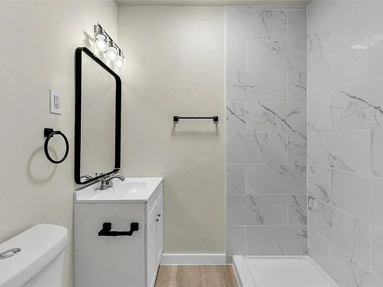 305 NW 23rd St #201 — Photo 7