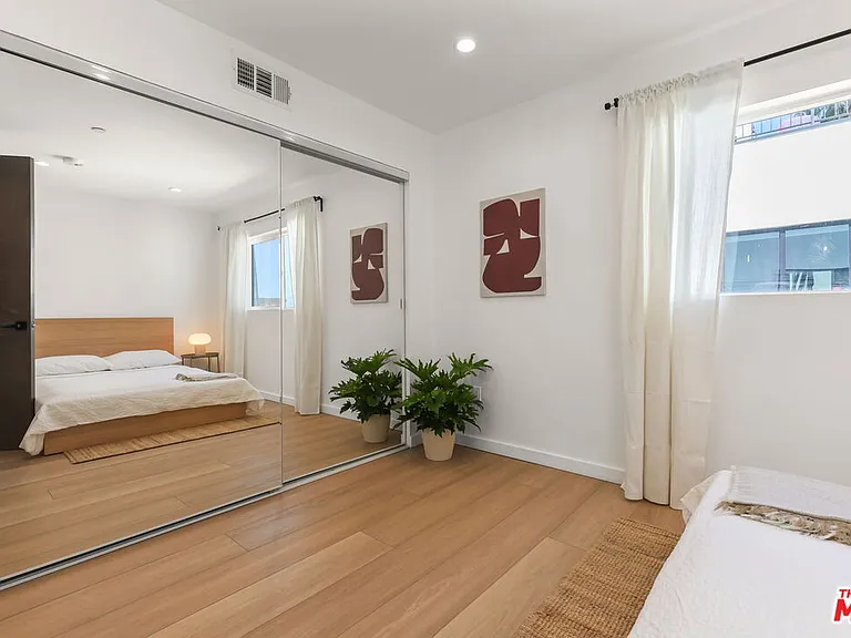 623 N Mariposa Ave — Photo 14