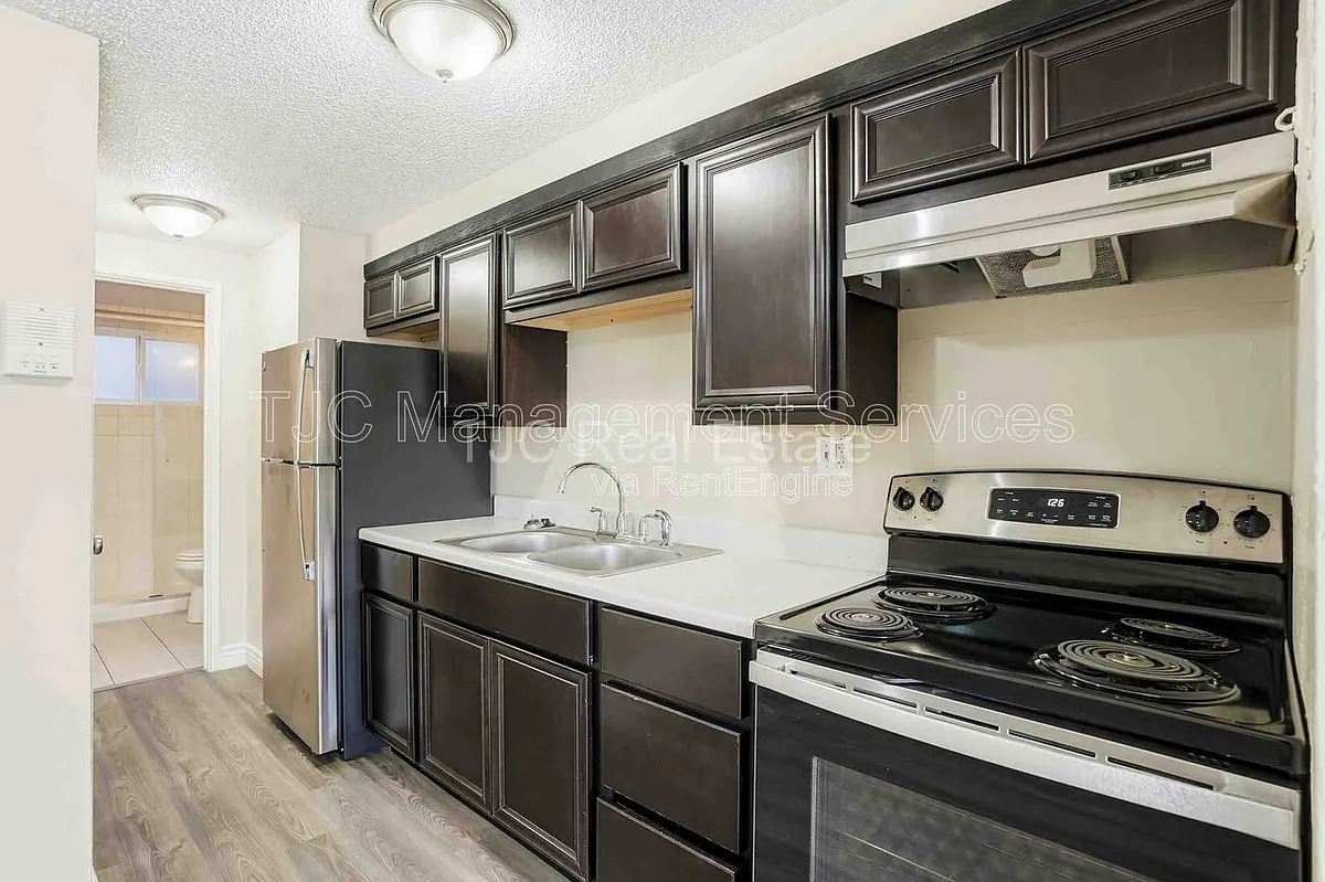 Building Photo - 1341 N Ogden St #204