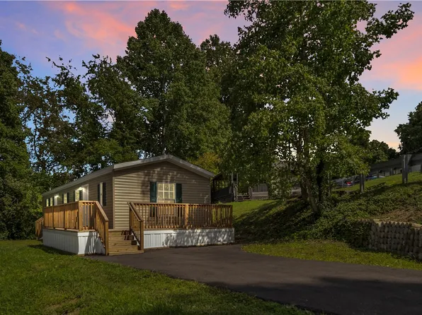 125 Wencliff Ln, Jeannette, PA 15644