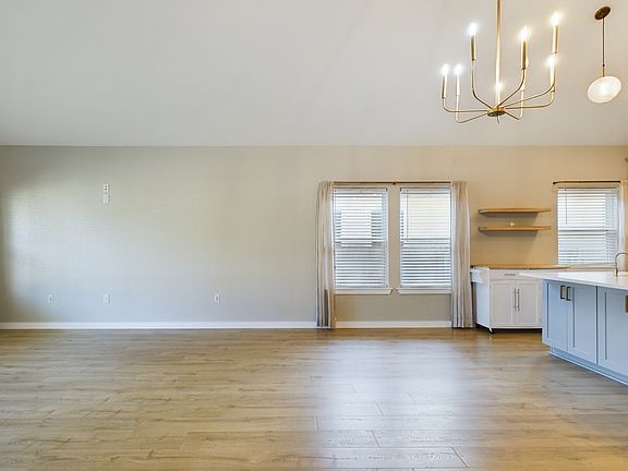 5th image of 102 Feather Way