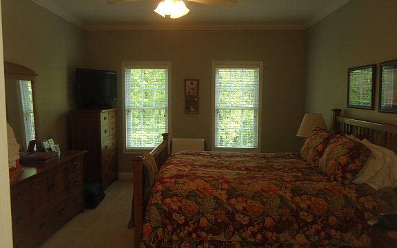 4th image of 206 Hillside Ln
