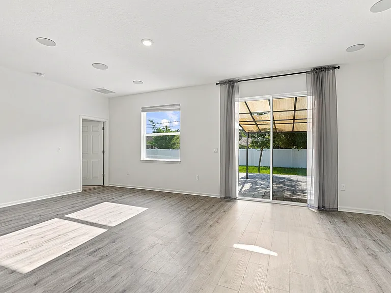 1261 SW Curry St — Photo 7