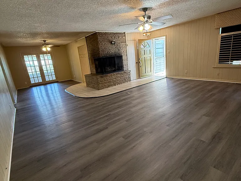 2303 S Memorial Dr — Photo 4
