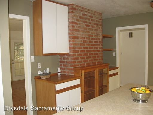4th image of 5243 Buena Vista Ave