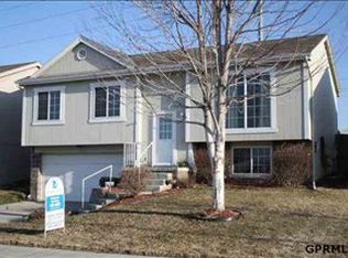 19032 R St, Omaha, NE 68135