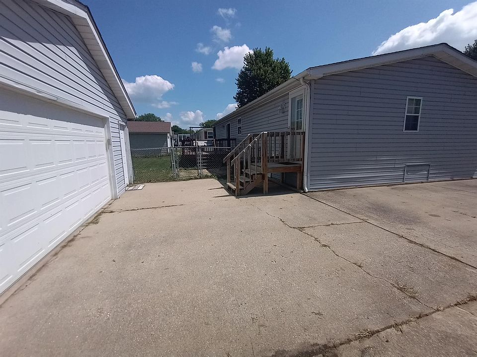 5452 Ebonywood Ln, Roscoe, IL 61073 Zillow