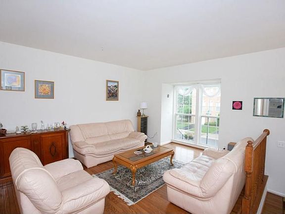 2nd image of 215 Fountain Green Ln