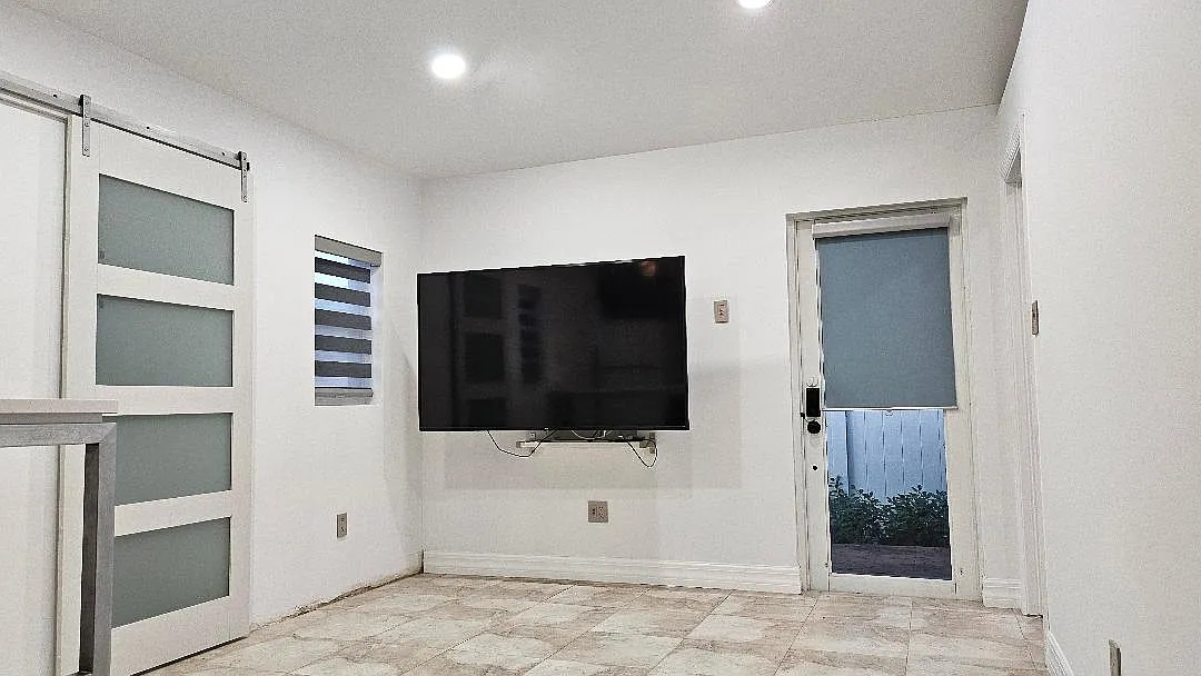 912 SW 18th St — Photo 3
