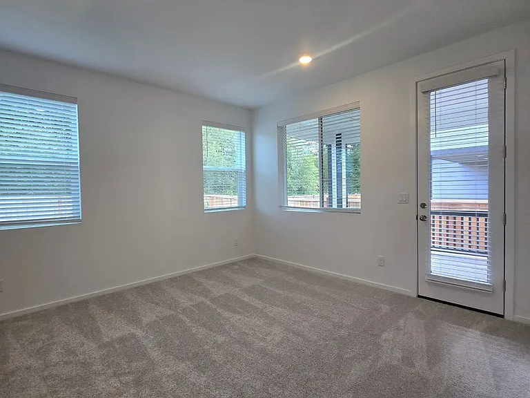 2700 Wonderland Way — Photo 14