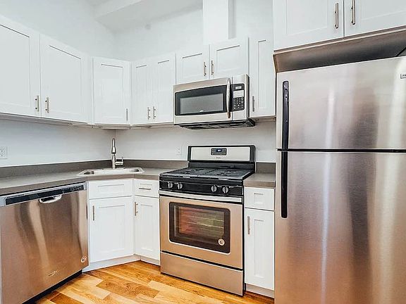 2nd image of 295 Wyckoff Ave APT 3L