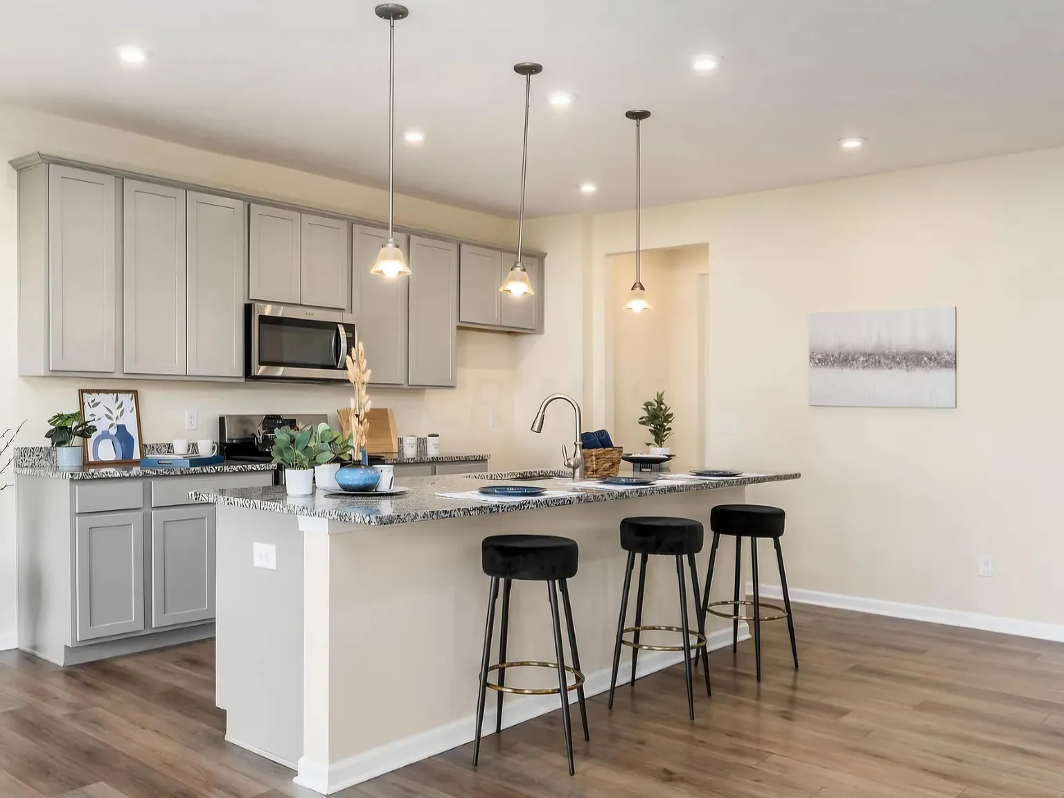 4 bed, 3015 sqft, $2,900 — Photo 3