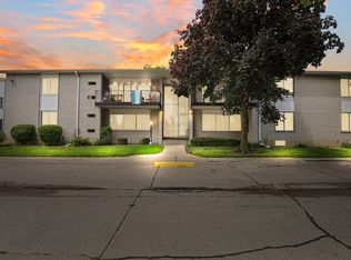 8577 Kennedy Cir #M7, Warren, MI 48093