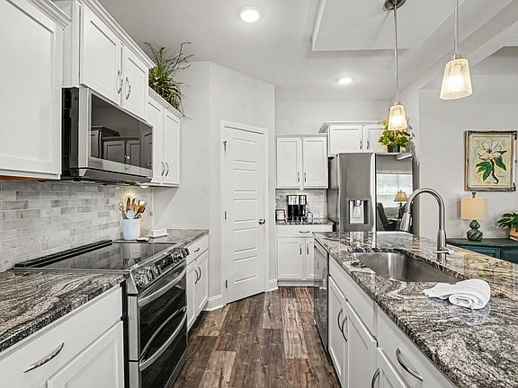 3rd image of 1194 Ewing Way