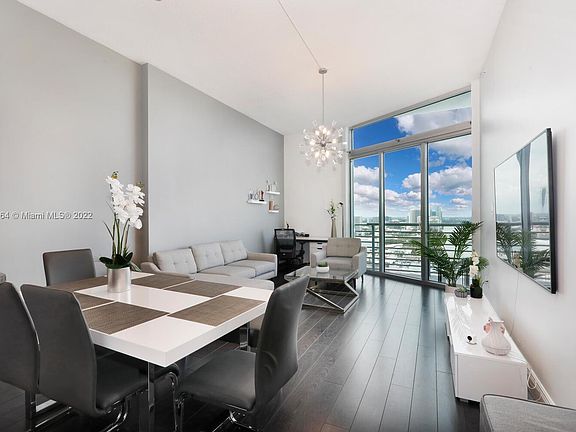 2nd image of 335 Biscayne Blvd #Uph10