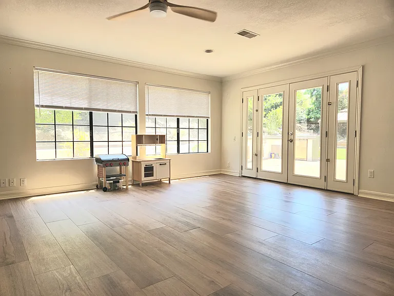 4046 Oak Glen Ct — Photo 8