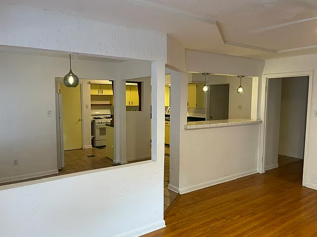 Big side bar/kitchen