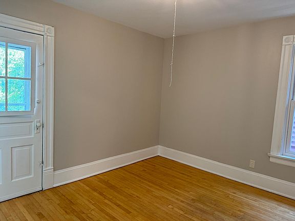2nd image of 1906 E Webster Pl
