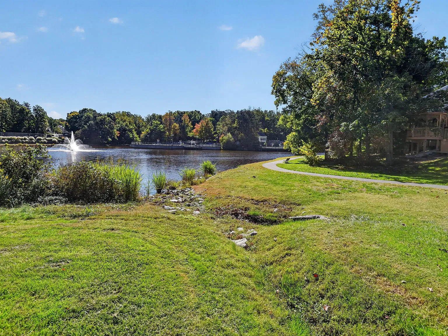 3 bed, 2520 sqft, $3,250 — Photo 2