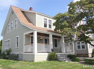 371 Grovers Ave, Bridgeport, CT 06605