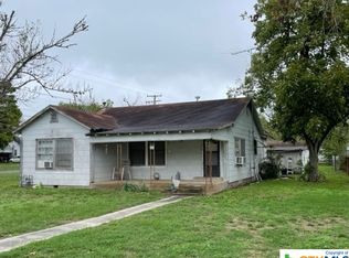 142 E 9th St, Yorktown, TX 78164