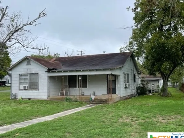 142 E 9th St, Yorktown, TX 78164