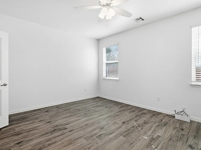 137 Creek Meadow Dr — Photo 2