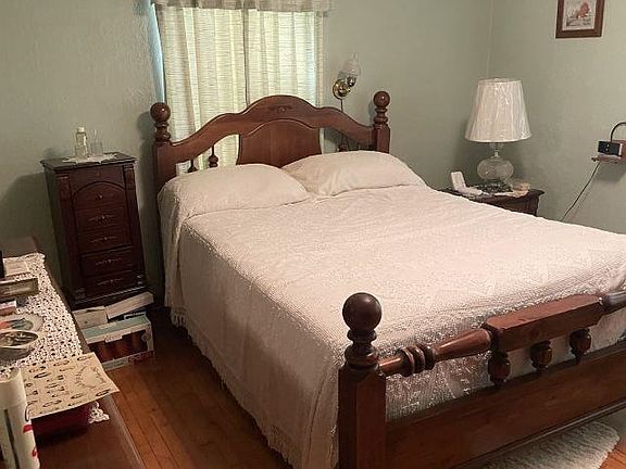 5th image of 270 Pine Dr