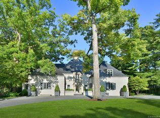 255 Maple Ct, Lake Forest, IL 60045