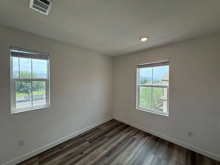 24159 Verin St — Photo 13