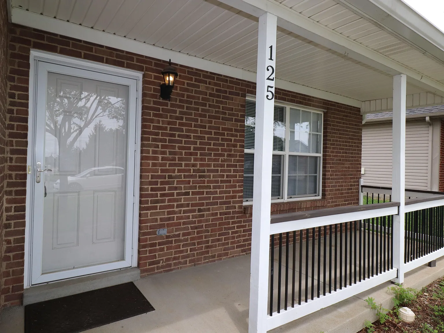 3 bed, 2.0 bath, 1177 sqft, $1,750 — Photo 3