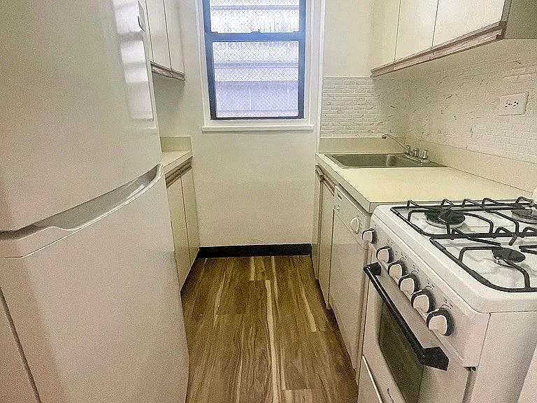 30 E 37th St #10H — Photo 5