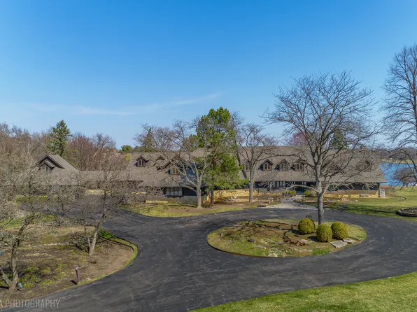 82 Hawley Woods Rd, Barrington, IL 60010