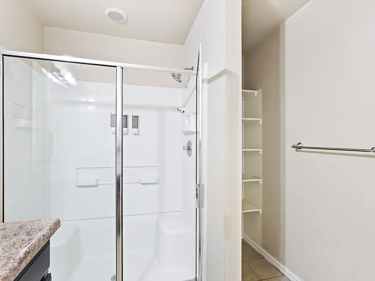 1533 Redbridge Dr — Photo 15