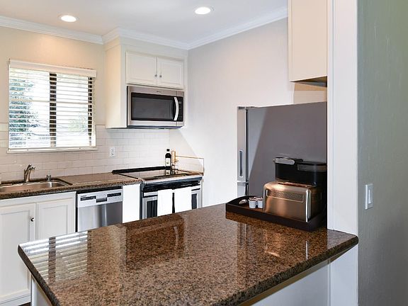 3rd image of 660 - 661 Cottage Drive